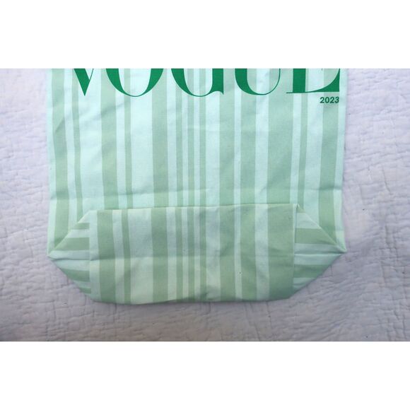 VOGUE 2023 Green Tote Bag - Picture 3 of 4